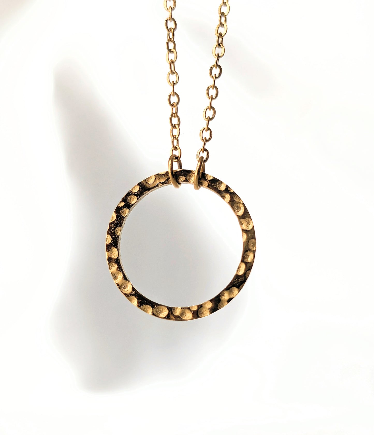 Collier cercle texturé
