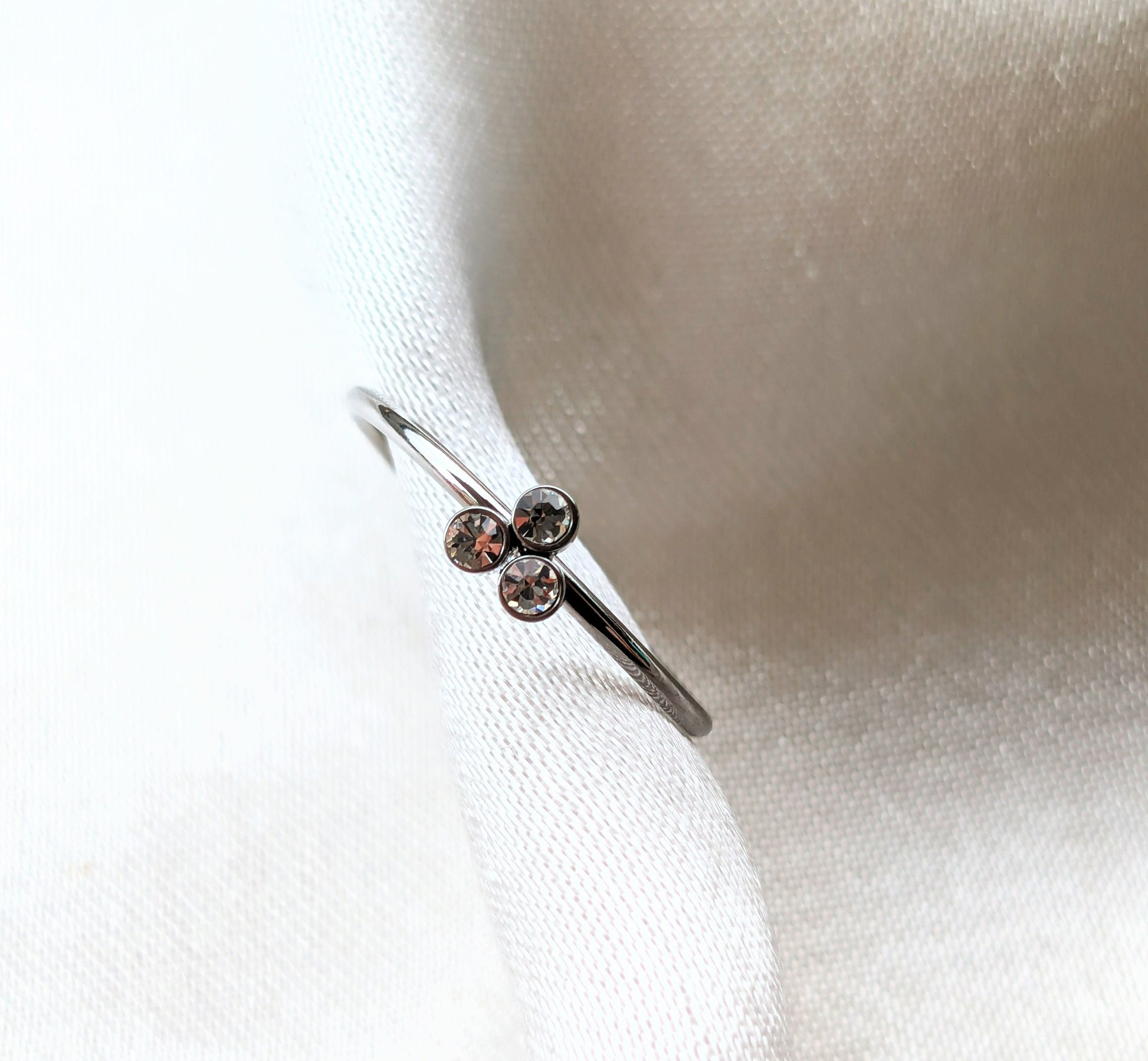 Bague fine 3 pierres 
